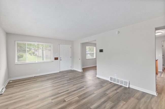 Building Photo - COLLEGE HILL- amazing 3 bedroom, 1.5 bathr...