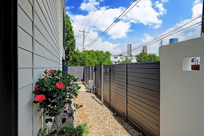 Foto del edificio - 1614 Center St