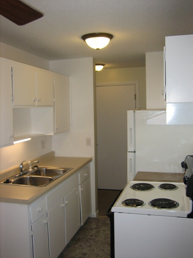 Building Photo - 515 4th St SE