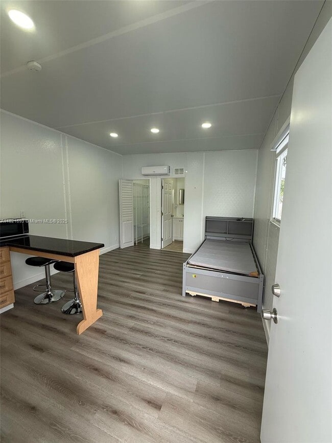 Foto del edificio - 2921 NW 70th Terrace