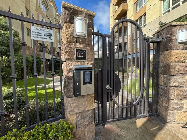 Foto del edificio - 3 Bedroom 2 Bathroom down town San Diego