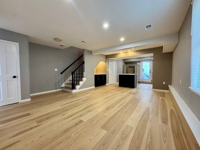 Building Photo - 91 Bolton St