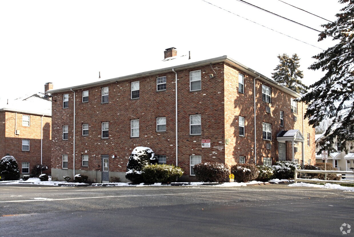 Primary Photo - Kilby Manor Apartments