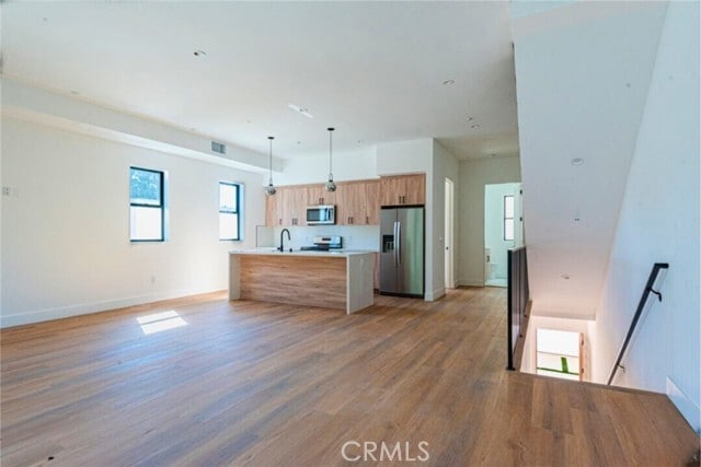 Foto principal - 10847 Morrison St