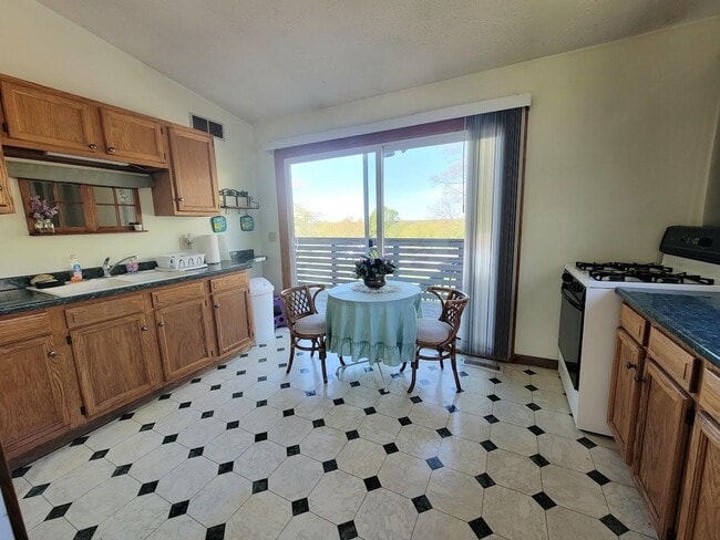 Building Photo - 4482 Ridgedale Dr