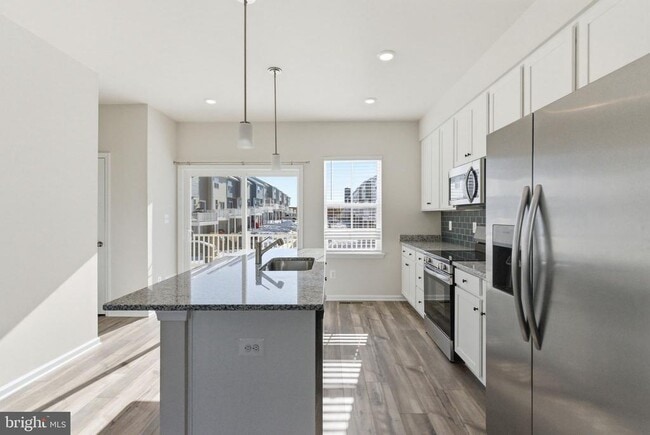 Building Photo - 406 18th Ave