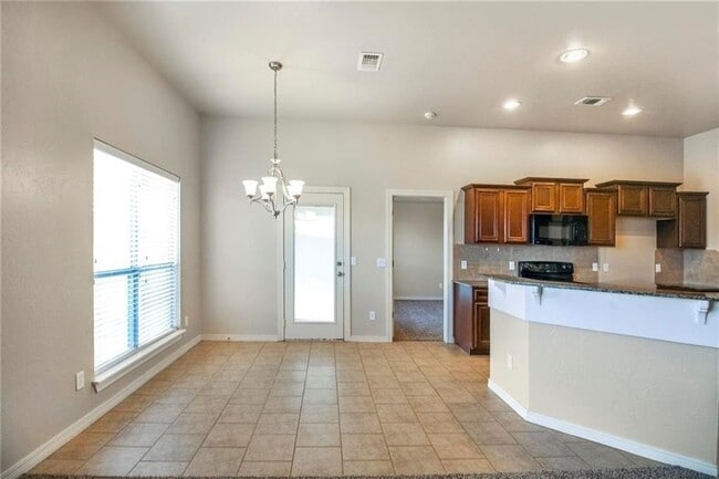 Foto del edificio - Beautiful 4 + Bedroom Home in Gated North ...