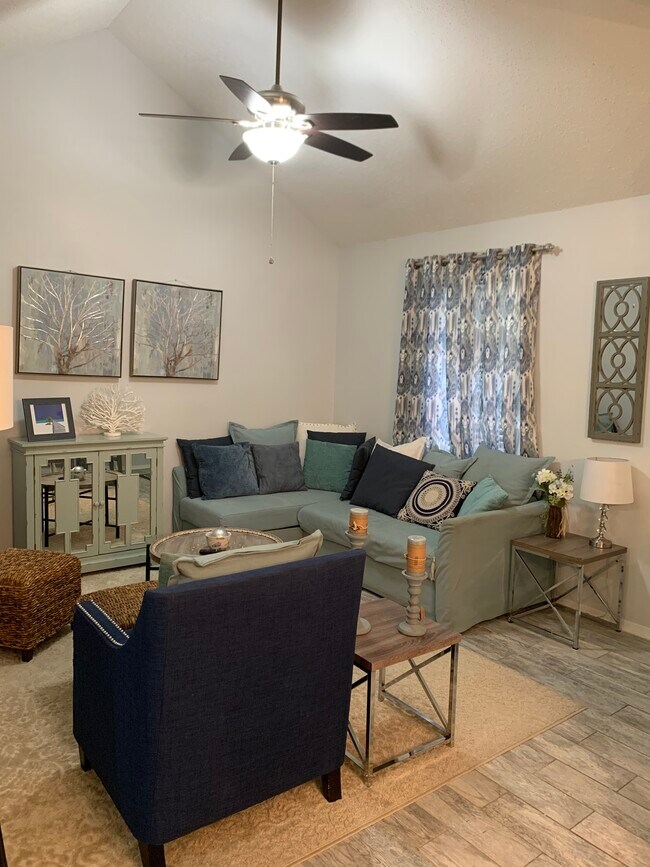 Building Photo - 4585 Summer Creek N