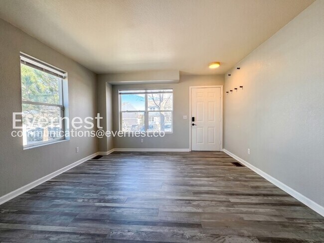 Foto del edificio - 2040 Oakcrest Cir