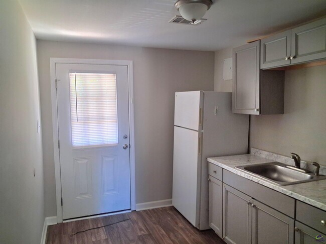 Foto del edificio - 1103 Gaines Dr