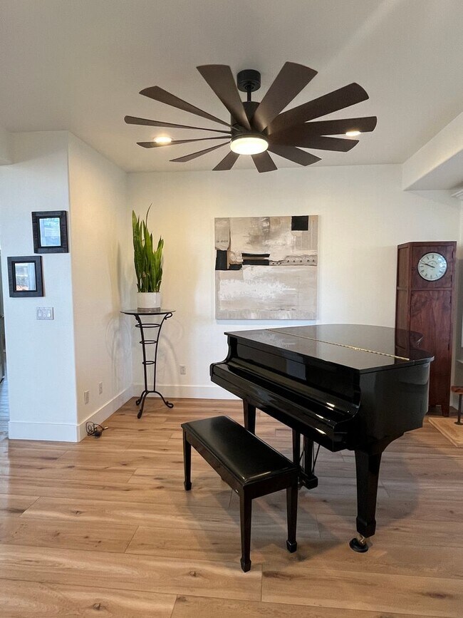 Foto del edificio - Beautiful Gated Two Story Home!  Coming Soon!