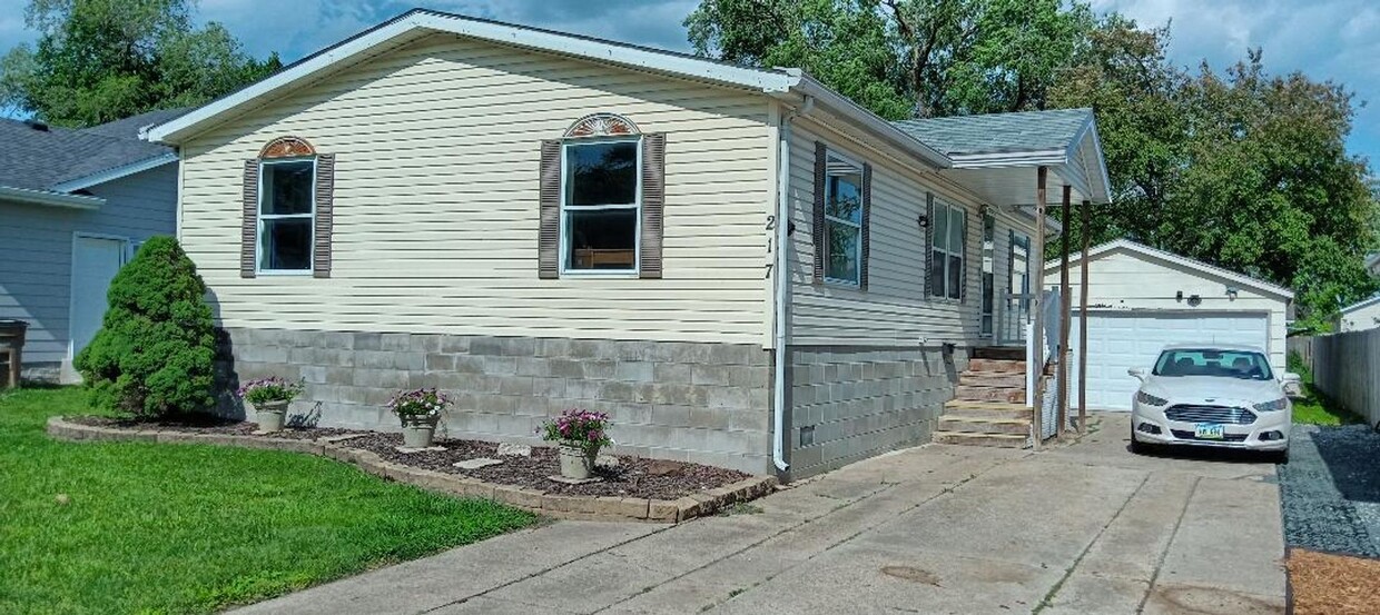 Primary Photo - Valley Junction Gem - FURNISHED RENTAL