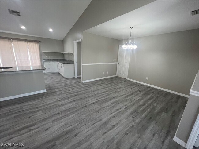 Building Photo - 512 SW 31st St