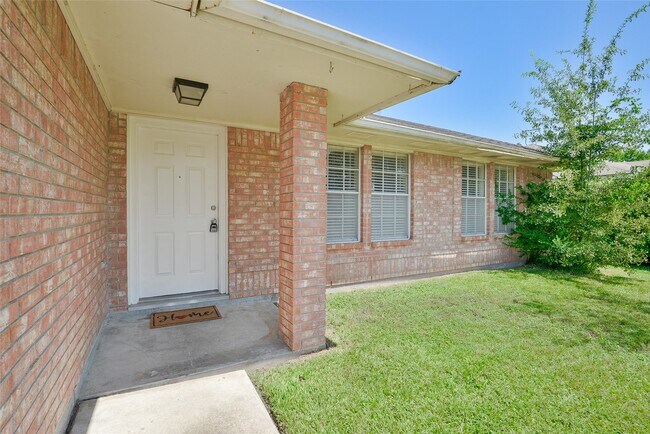 Foto del edificio - 2311 Old Oak Ln