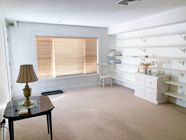 Foto del edificio - 25 Greenleaves Dr