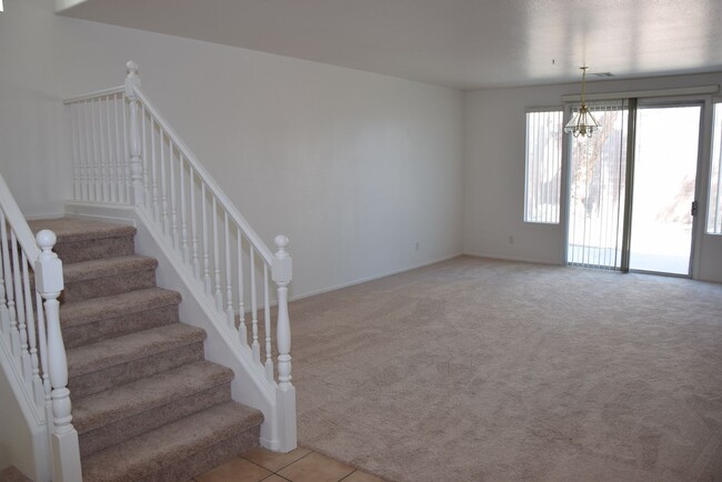 Building Photo - SPACIOUS TWO STORY HOME AT END OF CULDESAC!