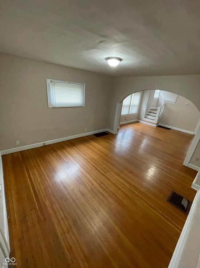 Building Photo - 815 N Riley Ave