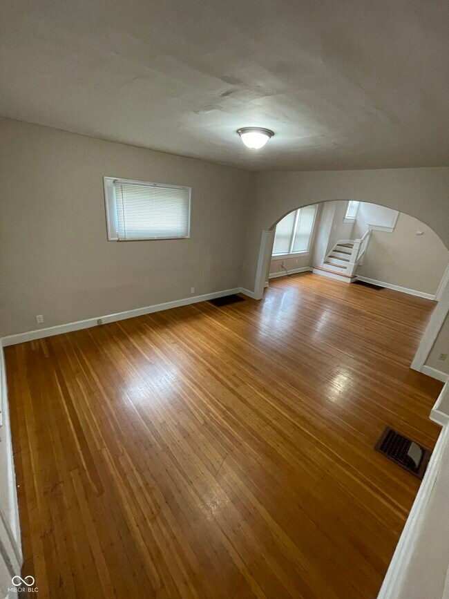 Foto del edificio - 815 N Riley Ave