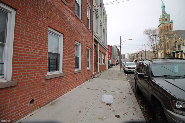 Foto del edificio - 1 br, 1 bath Apartment - 429 Hoboken Ave 5