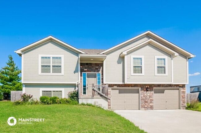 Building Photo - 907 Rockville Terrace, Louisburg, KS 66053