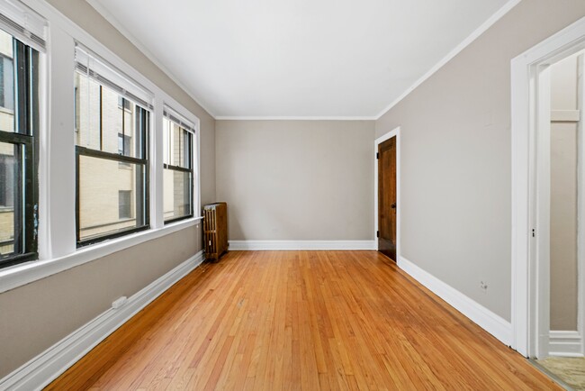 Foto del edificio - Spacious Two Room Studio with Great Layout...