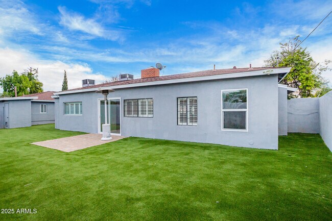 Building Photo - 1606 W Keim Dr