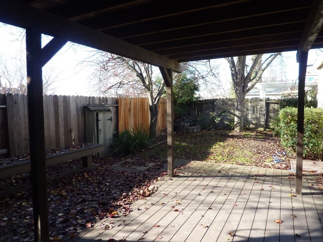 Building Photo - Single Story Home w/ Attached Garage