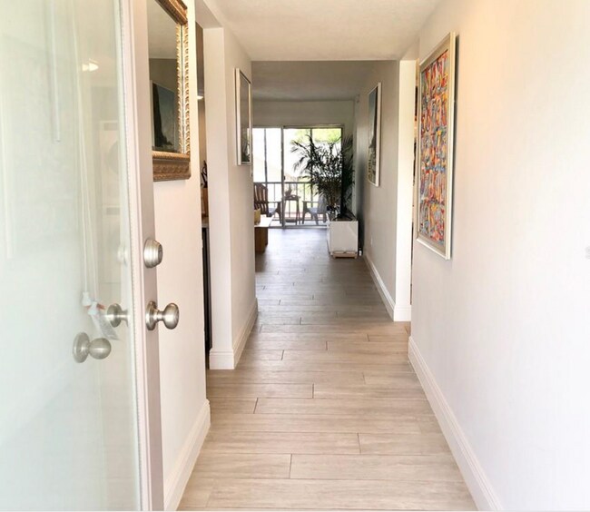 Building Photo - 2806 Plaza Terrace Dr