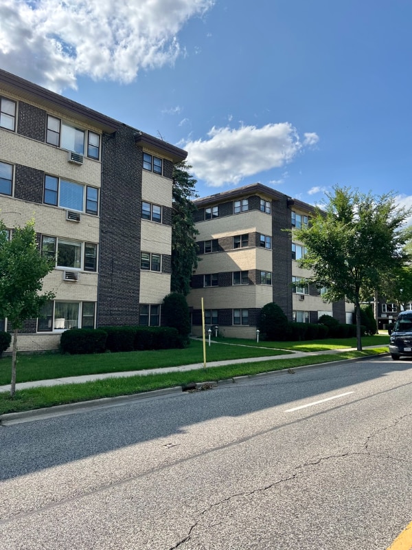Photo - 8644 Skokie Blvd