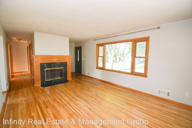 Foto del edificio - 3 br, 2 bath House - 4026 17th Ave NW