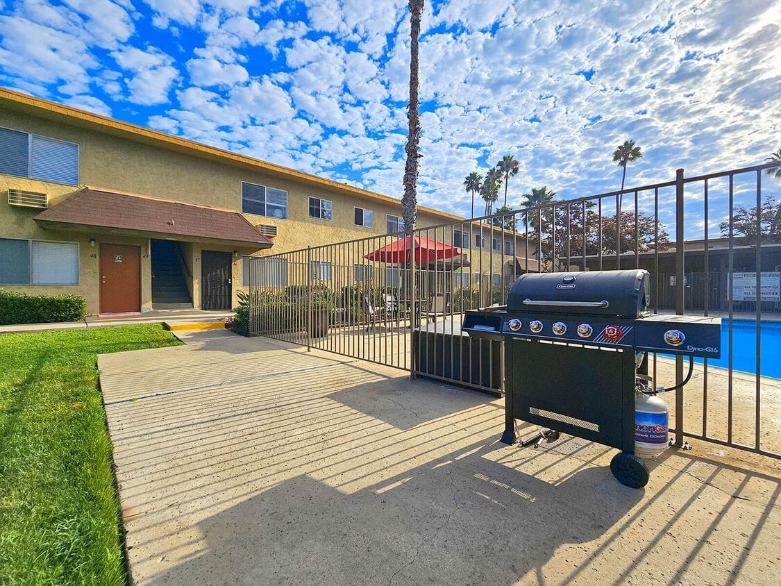 Crestwood Apartments 191 N Mollison Ave El Cajon, CA 92021