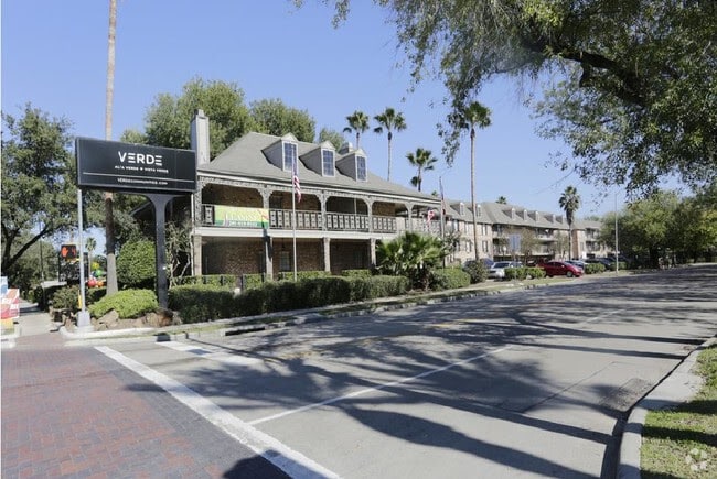 Leasing Center - 8751 Broadway