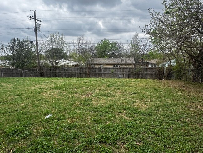 Building Photo - 2330 NW 35th- AVAILABLE NOW!
