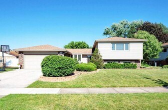 Building Photo - 857 Kings Point Dr W