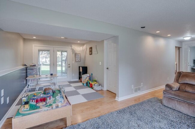 Building Photo - 2432 Henslow Ct N