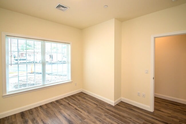 Building Photo - 38 Alpine Place Dr
