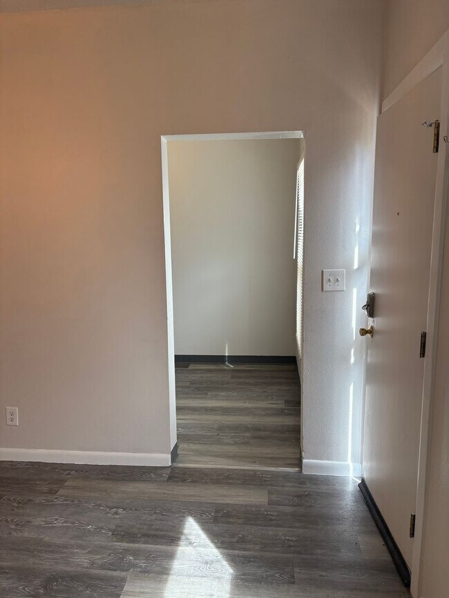 Foto del edificio - Spacious 2 Bedroom 1 Bath Home Across from UNC