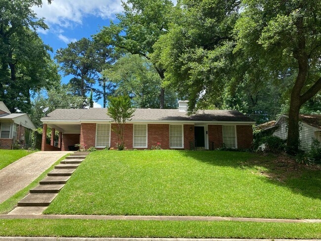Building Photo - South Highlands Move-In Ready Home for Lea...
