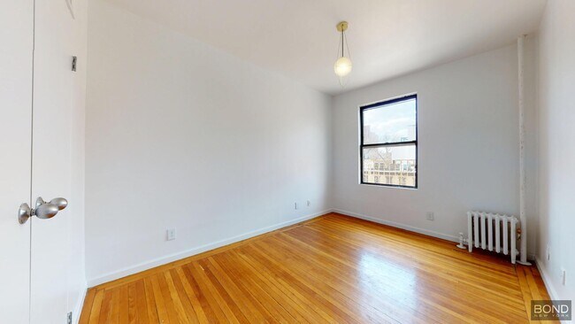 Foto del edificio - 78 W 11th St