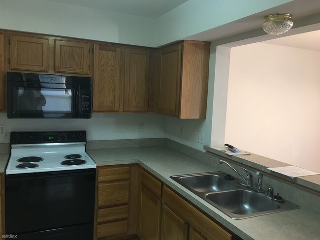Building Photo - 3 br, 2.5 bath Duplex - 2900 Crestline Dr