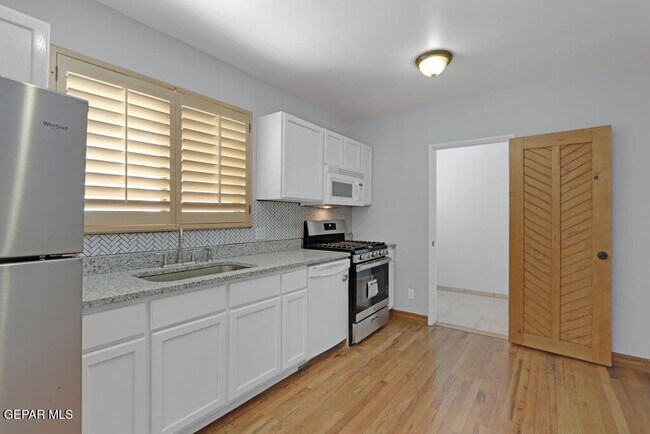 Foto del edificio - 406 W Overland Ave