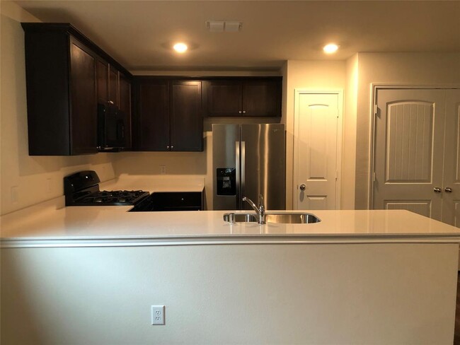 Foto del edificio - 4125 Wintergreen Dr