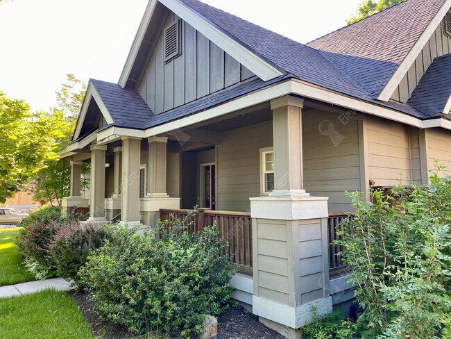 Building Photo - 3-BR 2-BA Boyd Acres Beauty