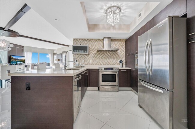 Foto del edificio - 250 Sunny Isles Blvd