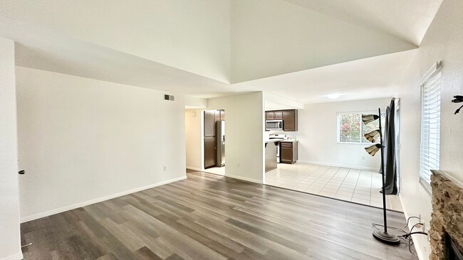 Foto del edificio - Charming Entry Level Condo Unit with Reser...