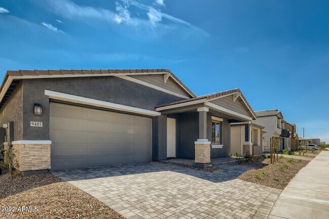 Building Photo - 9405 E Saturn Ave