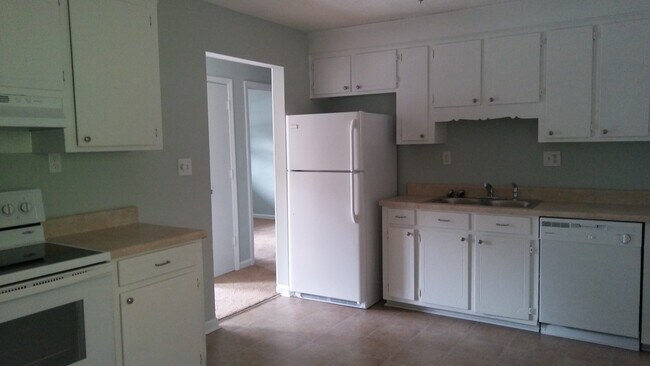 Building Photo - Charming 3 bedroom Home