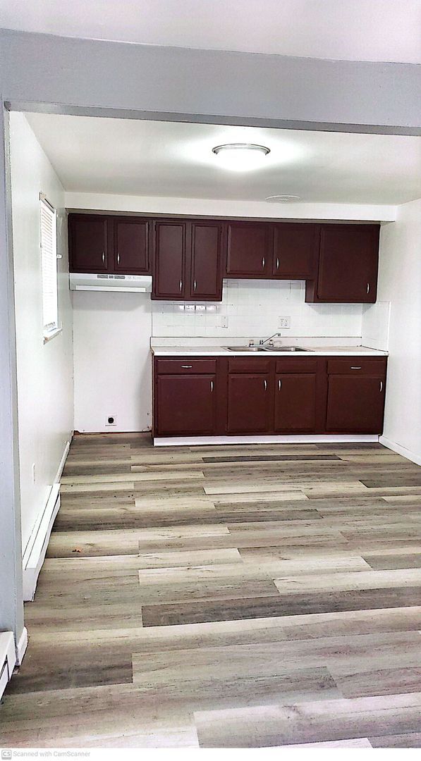 Foto del edificio - 248-250-250 Forest St