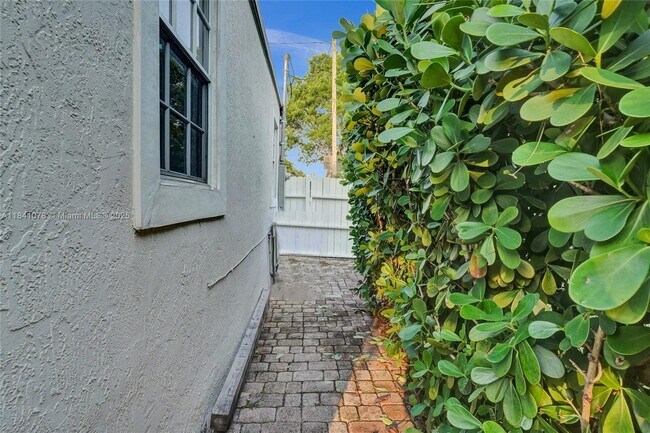 Foto del edificio - 4718 NW 15th Ave
