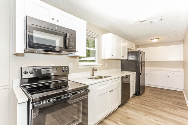 Building Photo - 3572 York Dr